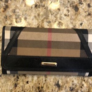 100% authentic Burberry long wallet